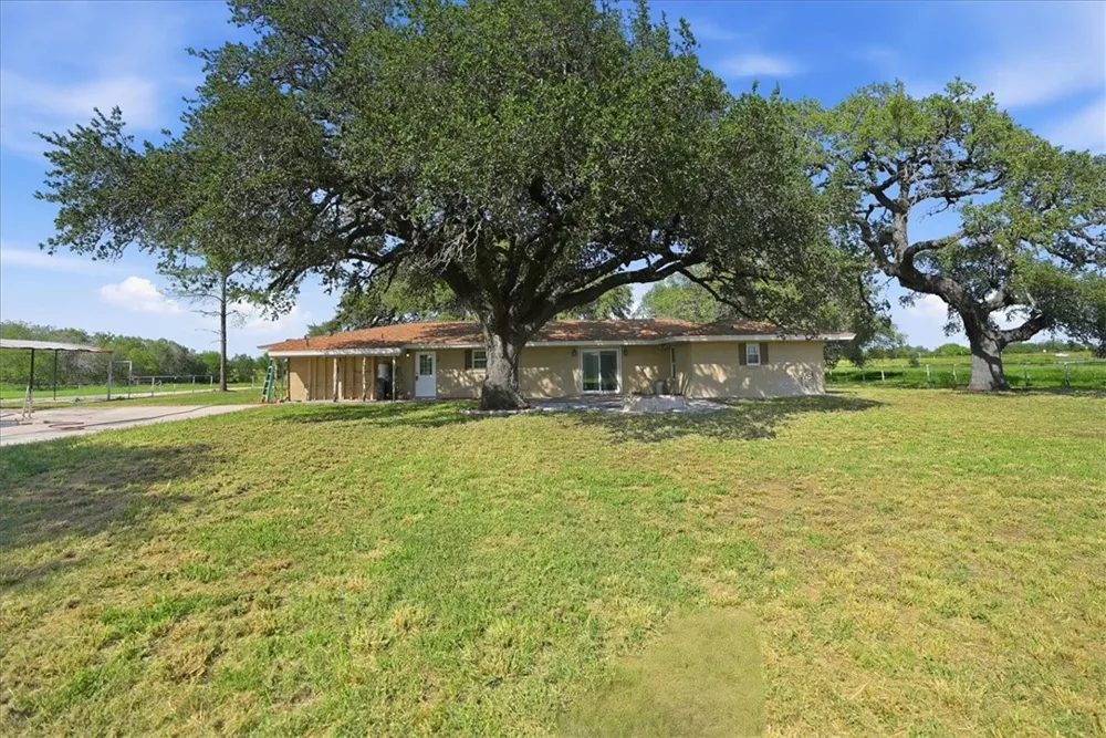 955 S Highway 37 George West, TX 78022