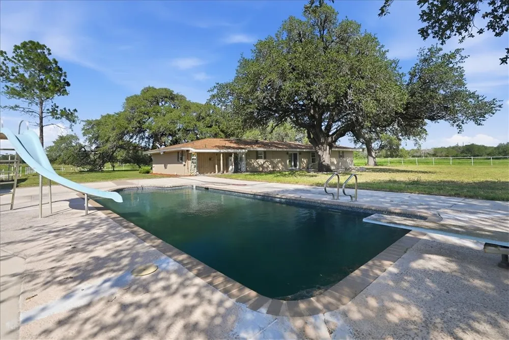 955 S Highway 37 George West, TX 78022