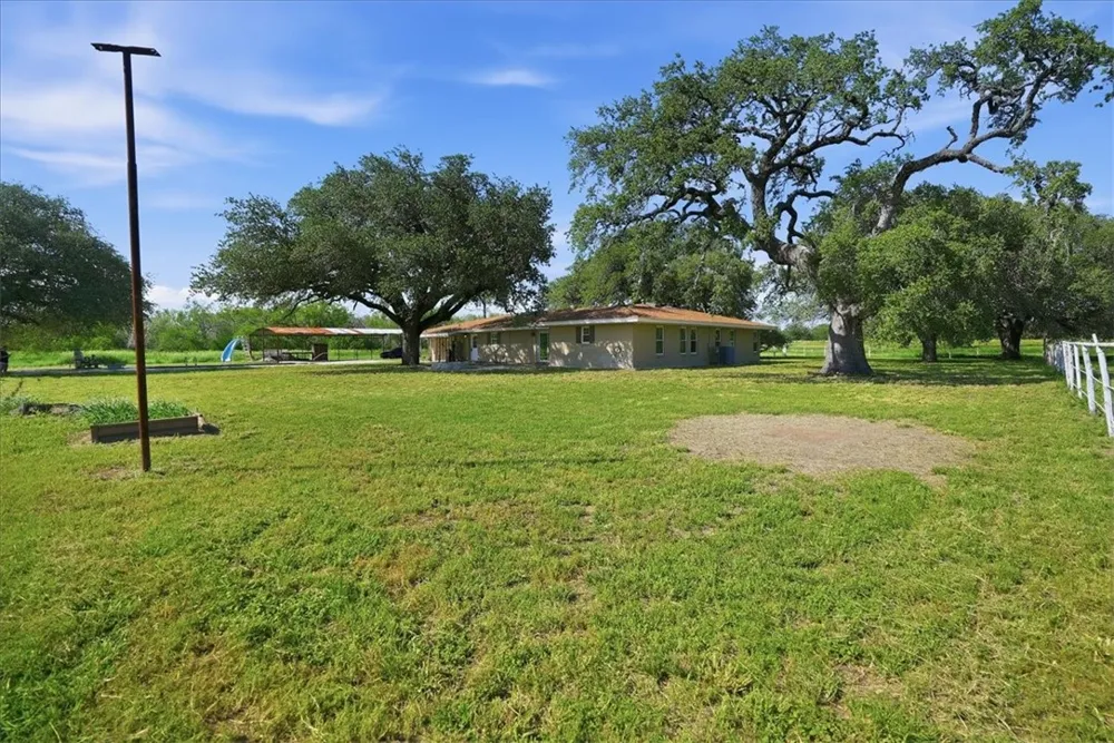 955 S Highway 37 George West, TX 78022