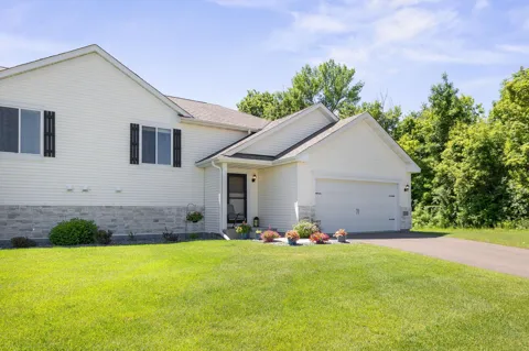 1042 White Tail Lane