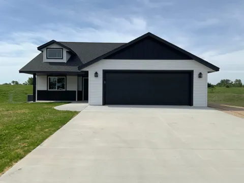 7 Cottonwood Lake Boulevard