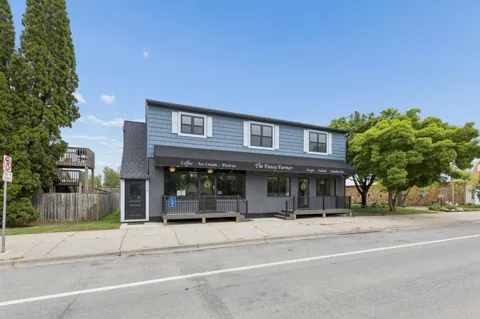 150 Broadway Street E