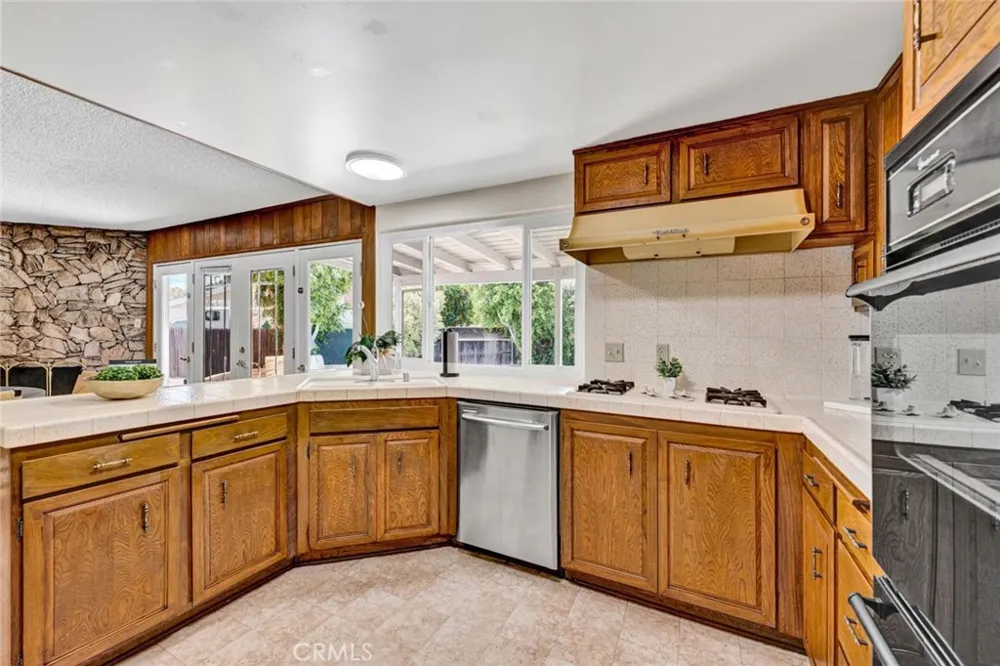 18381 Serrano Villa Park, CA 92861