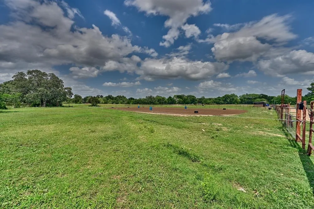 4057 W Highway 21 Paige, TX 78659