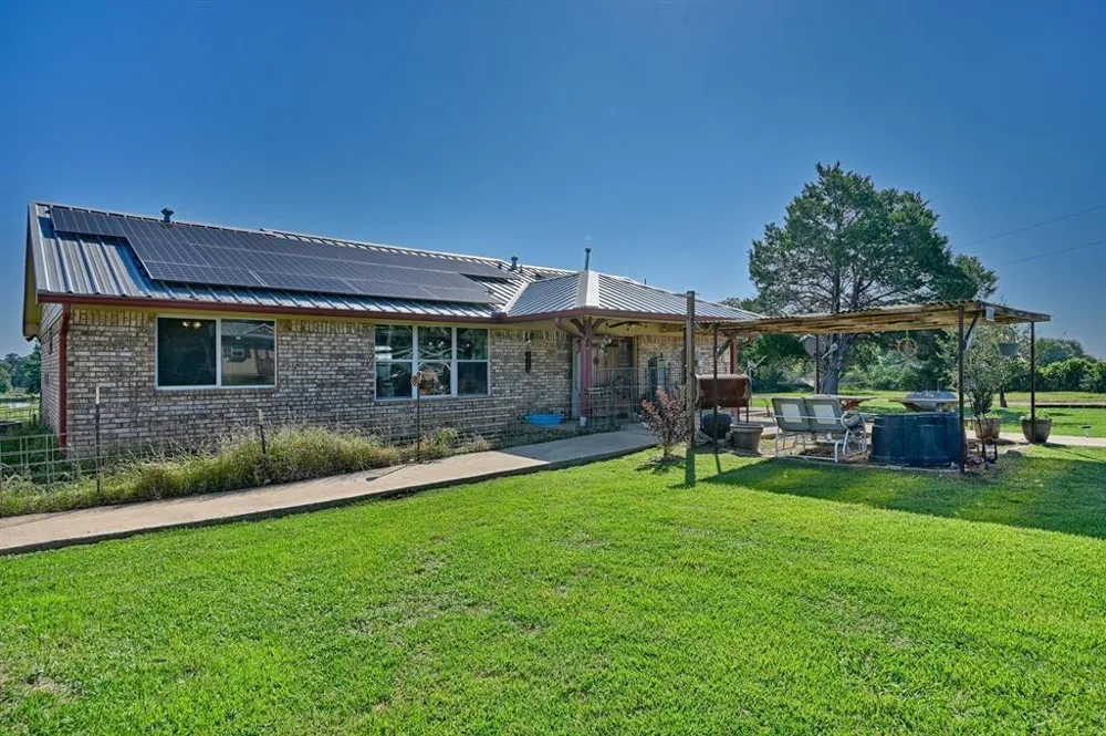 4057 W Highway 21 Paige, TX 78659