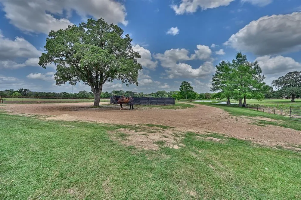 4057 W Highway 21 Paige, TX 78659