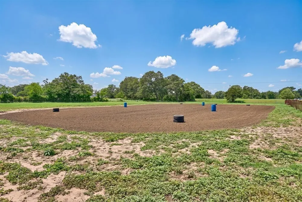 4057 W Highway 21 Paige, TX 78659