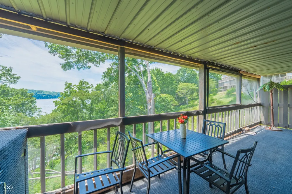 2048 E Waters Edge Drive Bloomington, IN 47401