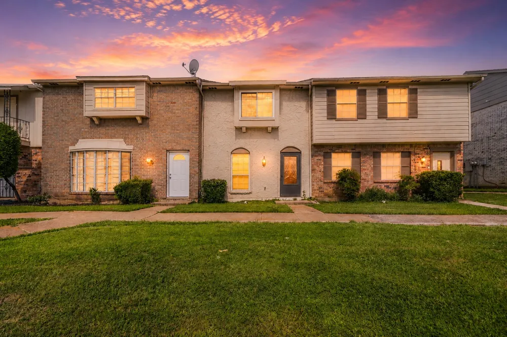 36 W Creek Lane Grand Prairie, TX 75052