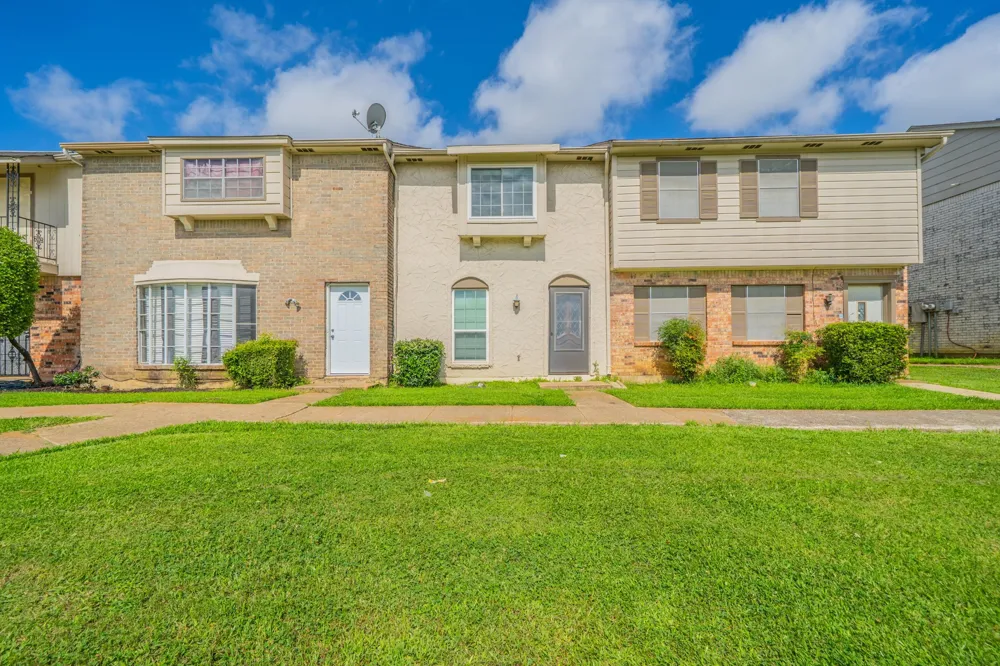 36 W Creek Lane Grand Prairie, TX 75052