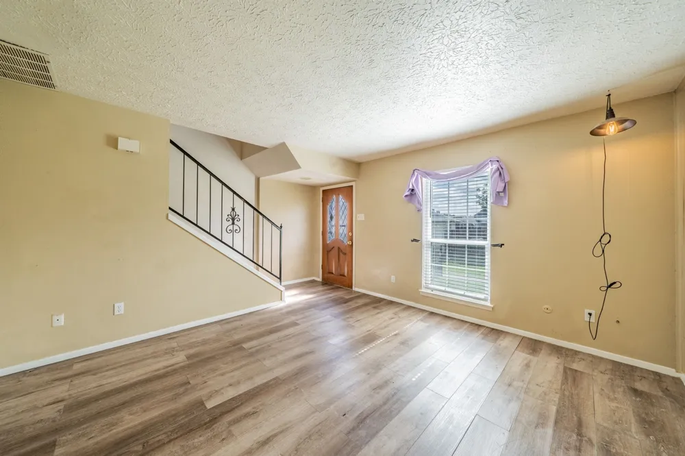 36 W Creek Lane Grand Prairie, TX 75052