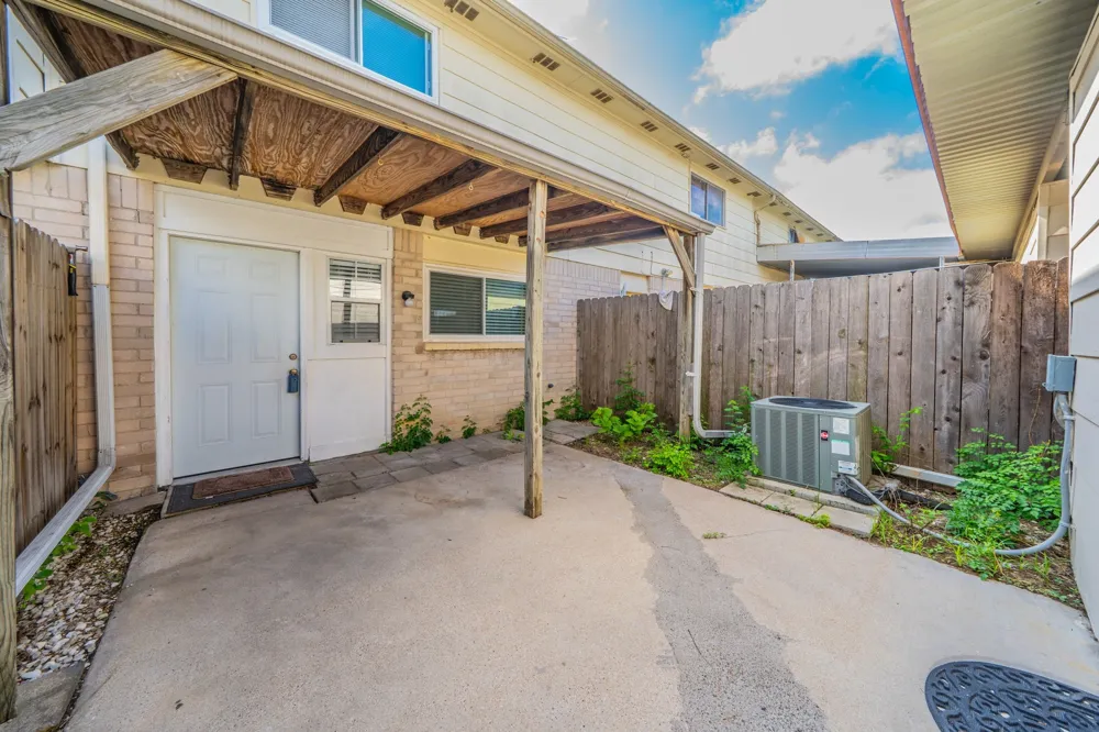 36 W Creek Lane Grand Prairie, TX 75052