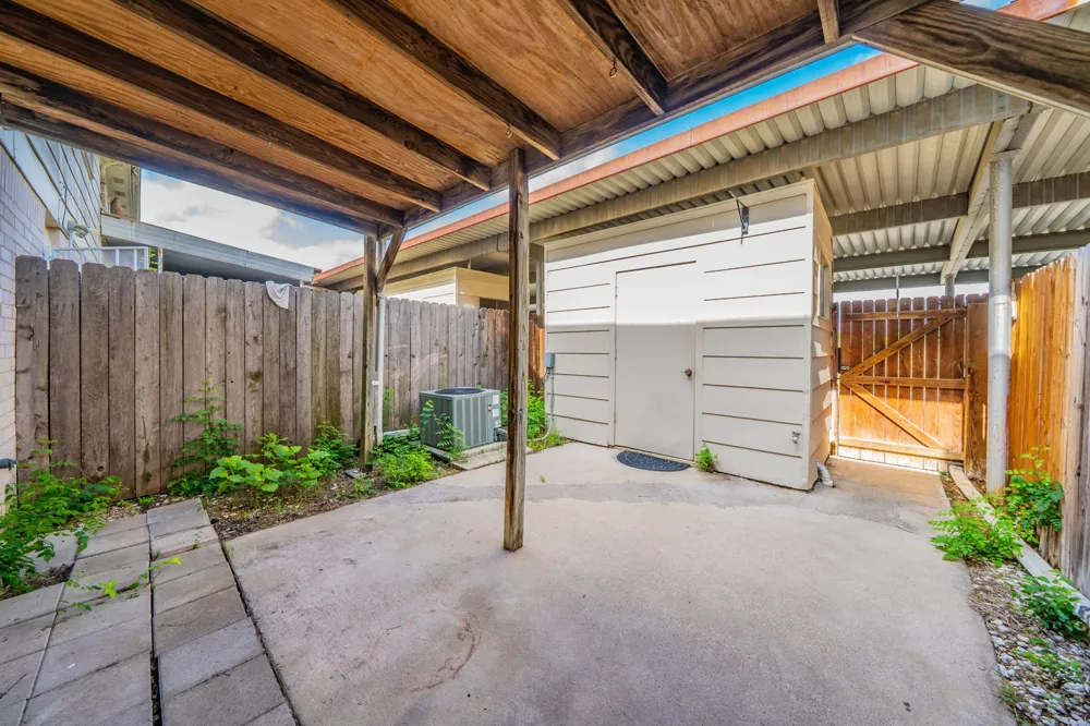 36 W Creek Lane Grand Prairie, TX 75052