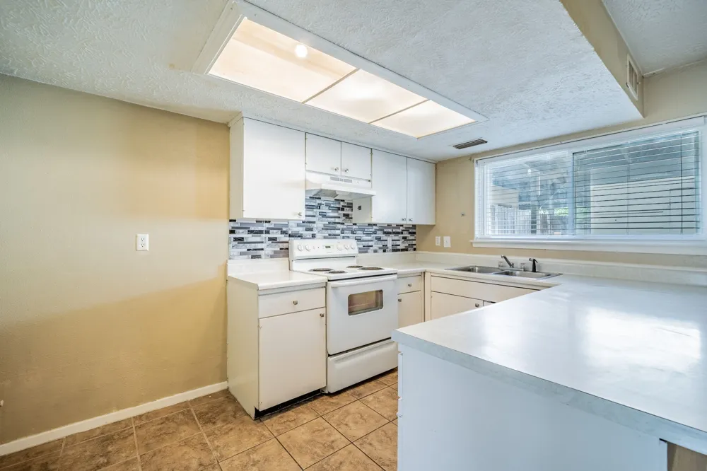 36 W Creek Lane Grand Prairie, TX 75052