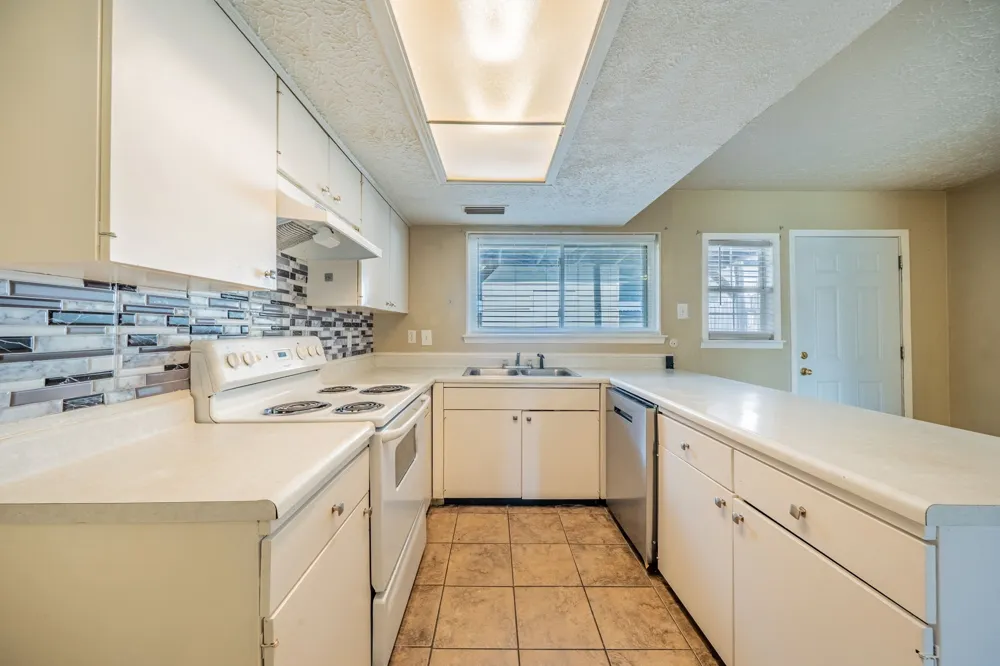 36 W Creek Lane Grand Prairie, TX 75052