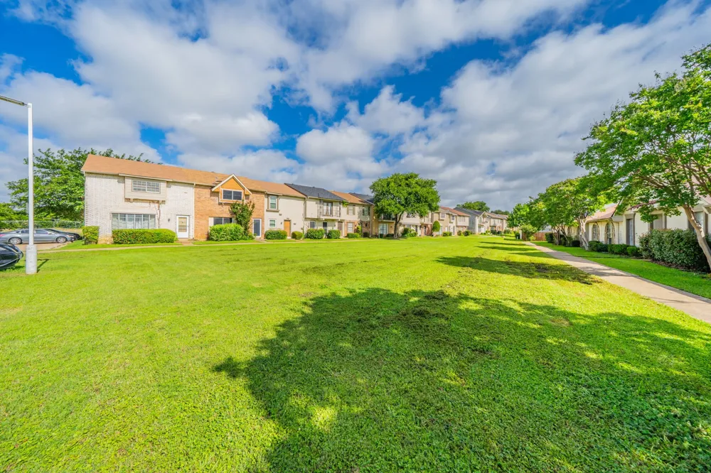 36 W Creek Lane Grand Prairie, TX 75052