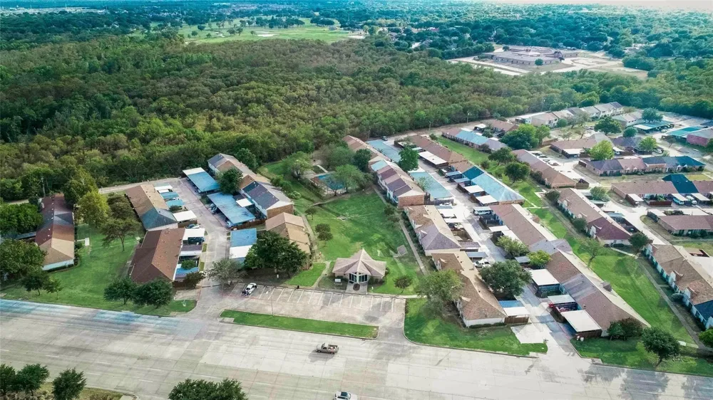 36 W Creek Lane Grand Prairie, TX 75052
