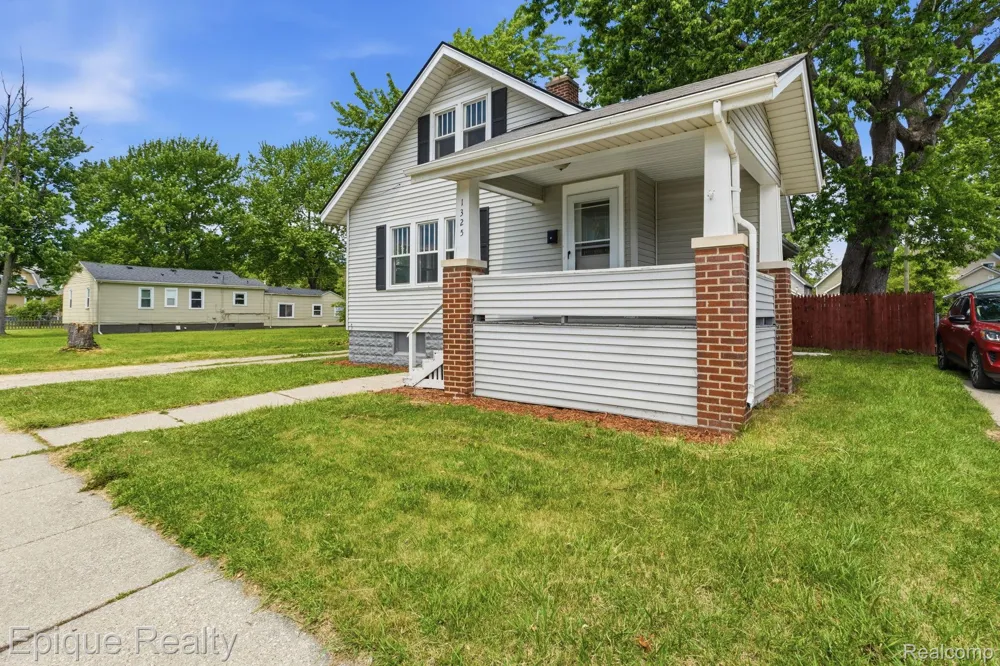 1325 Oak Street Port Huron City, MI 48060
