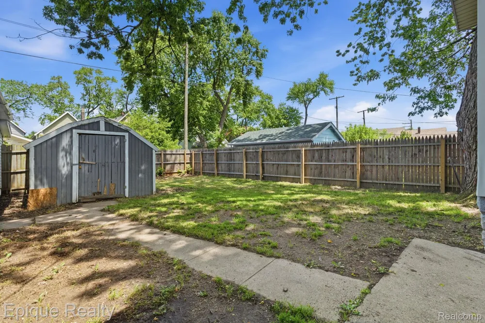 1325 Oak Street Port Huron City, MI 48060