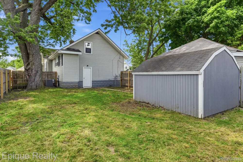 1325 Oak Street Port Huron City, MI 48060