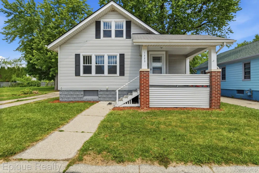 1325 Oak Street Port Huron City, MI 48060
