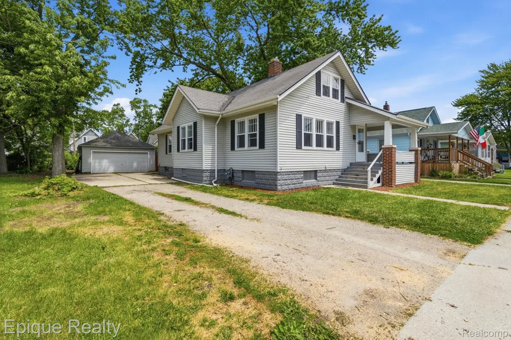 1325 Oak Street Port Huron City, MI 48060