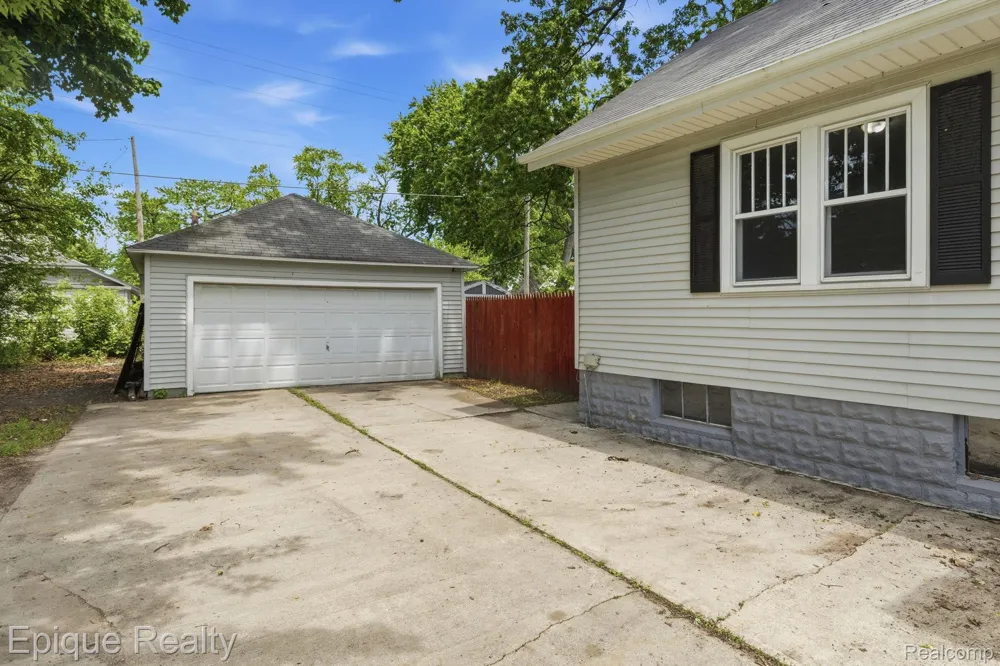 1325 Oak Street Port Huron City, MI 48060