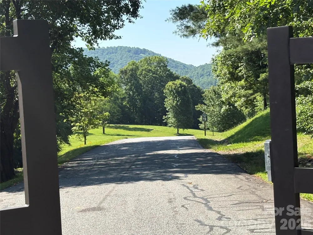 239 Stone Valley Way Hendersonville, NC 28792