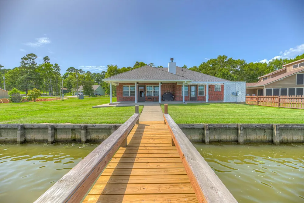 320 Lakefront Drive Onalaska, TX 77360