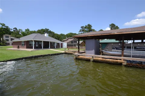 320 Lakefront Drive
