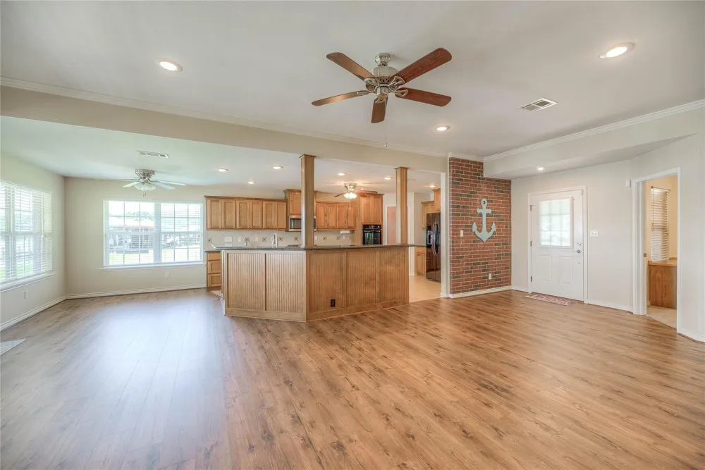 320 Lakefront Drive Onalaska, TX 77360