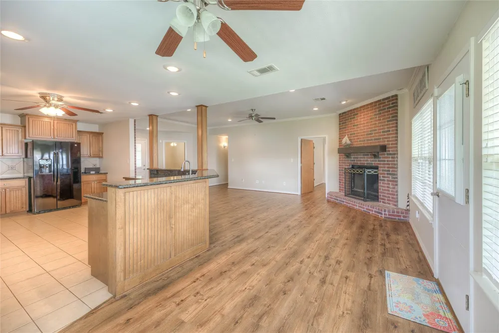320 Lakefront Drive Onalaska, TX 77360