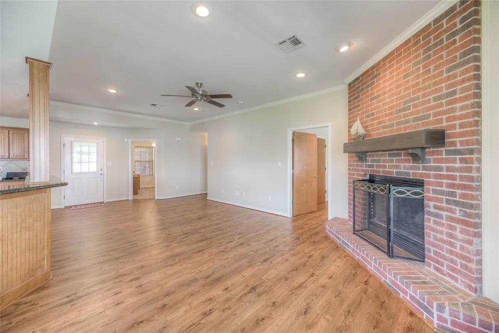 320 Lakefront Drive Onalaska, TX 77360