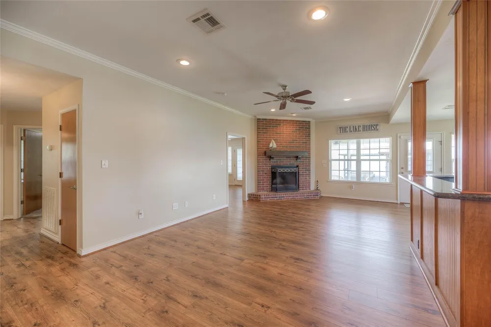 320 Lakefront Drive Onalaska, TX 77360