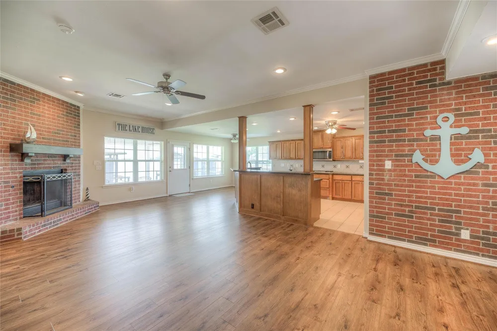 320 Lakefront Drive Onalaska, TX 77360