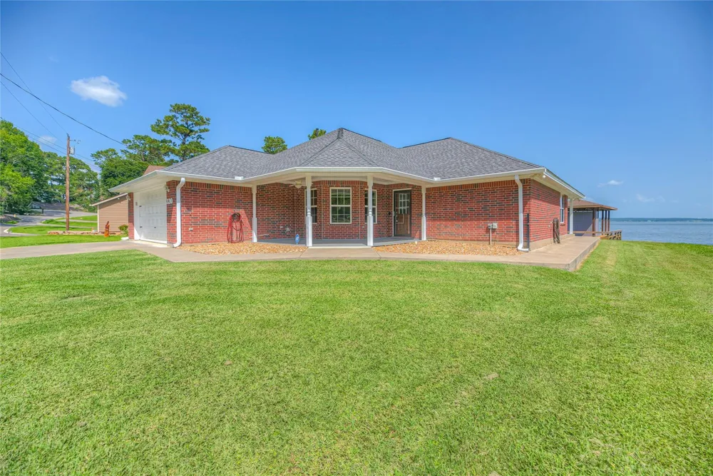 320 Lakefront Drive Onalaska, TX 77360