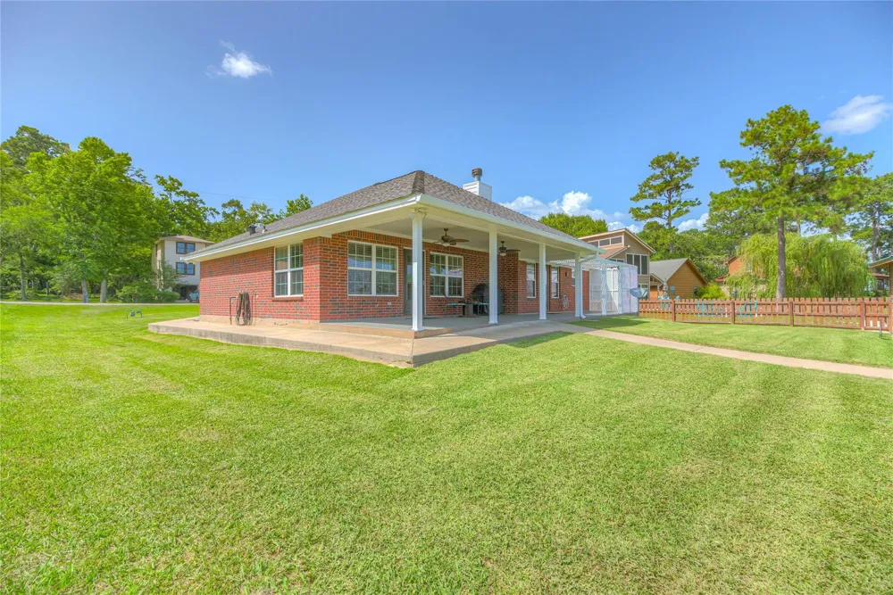 320 Lakefront Drive Onalaska, TX 77360