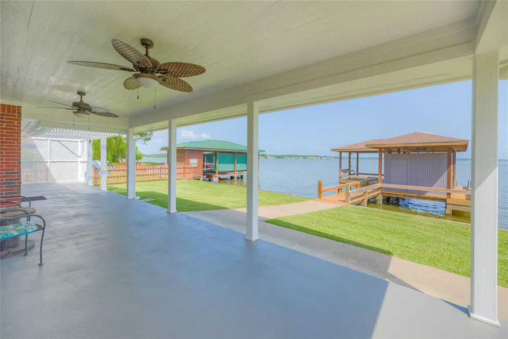 320 Lakefront Drive Onalaska, TX 77360