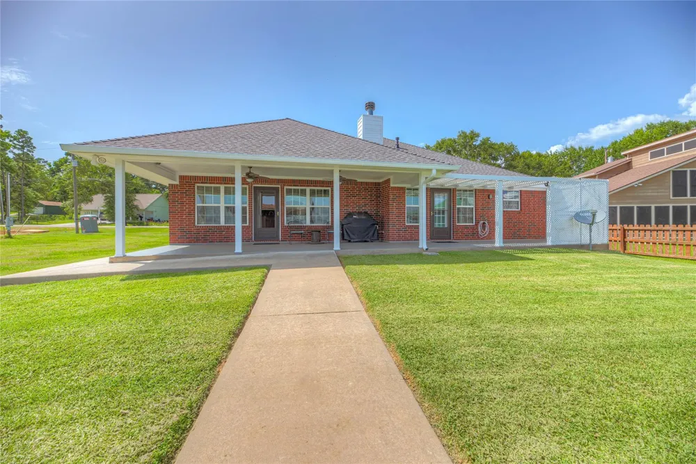 320 Lakefront Drive Onalaska, TX 77360