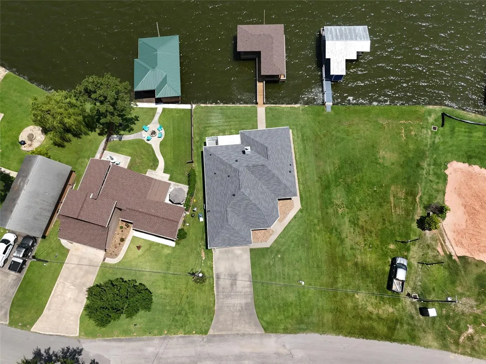 320 Lakefront Drive Onalaska, TX 77360