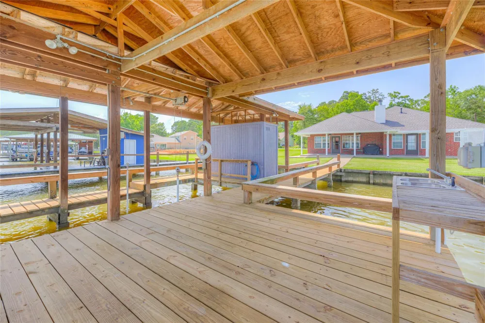 320 Lakefront Drive Onalaska, TX 77360