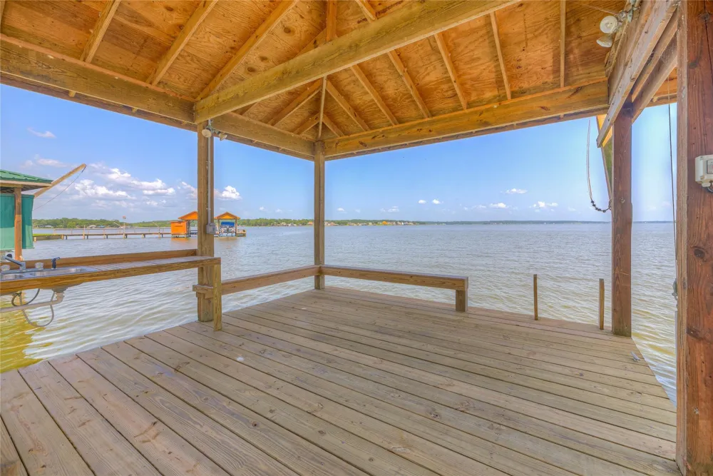 320 Lakefront Drive Onalaska, TX 77360