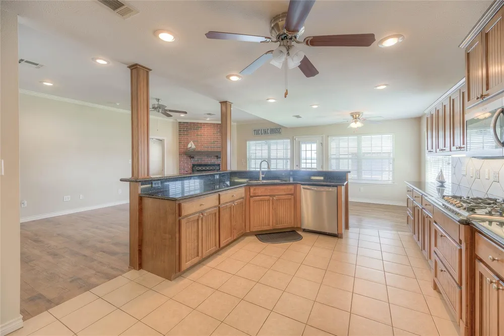 320 Lakefront Drive Onalaska, TX 77360