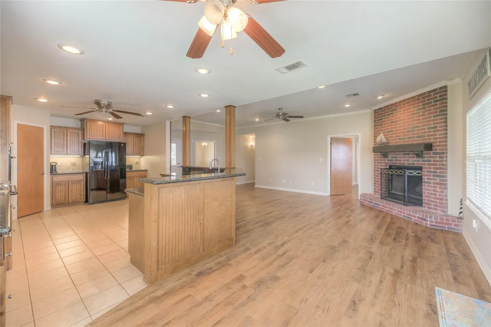 320 Lakefront Drive Onalaska, TX 77360