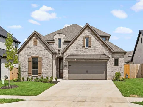 404 Woodsbury Lane