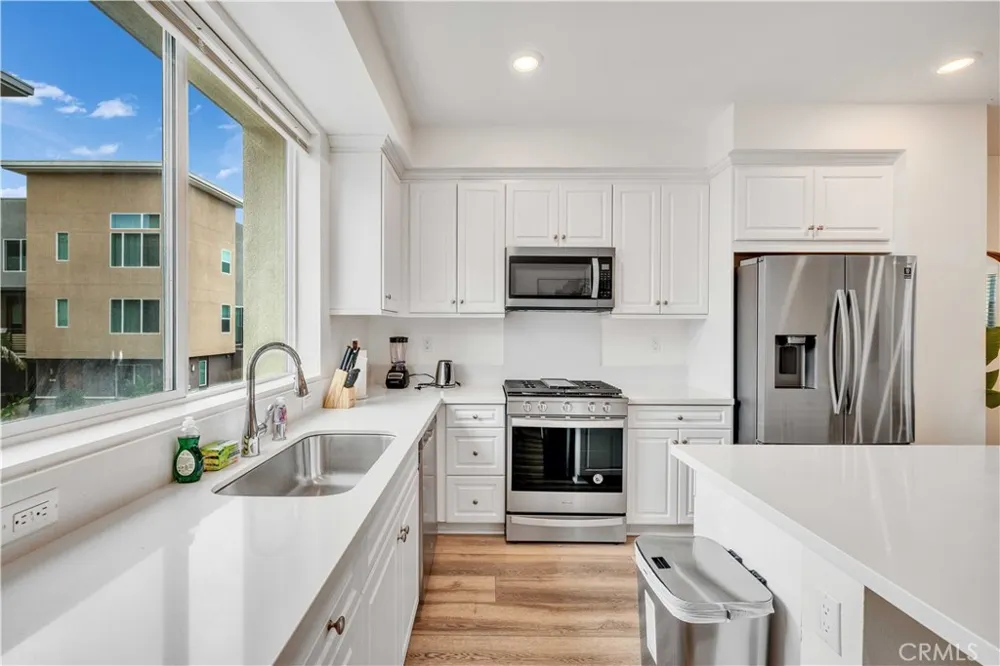 213 Steely Irvine, CA 92614