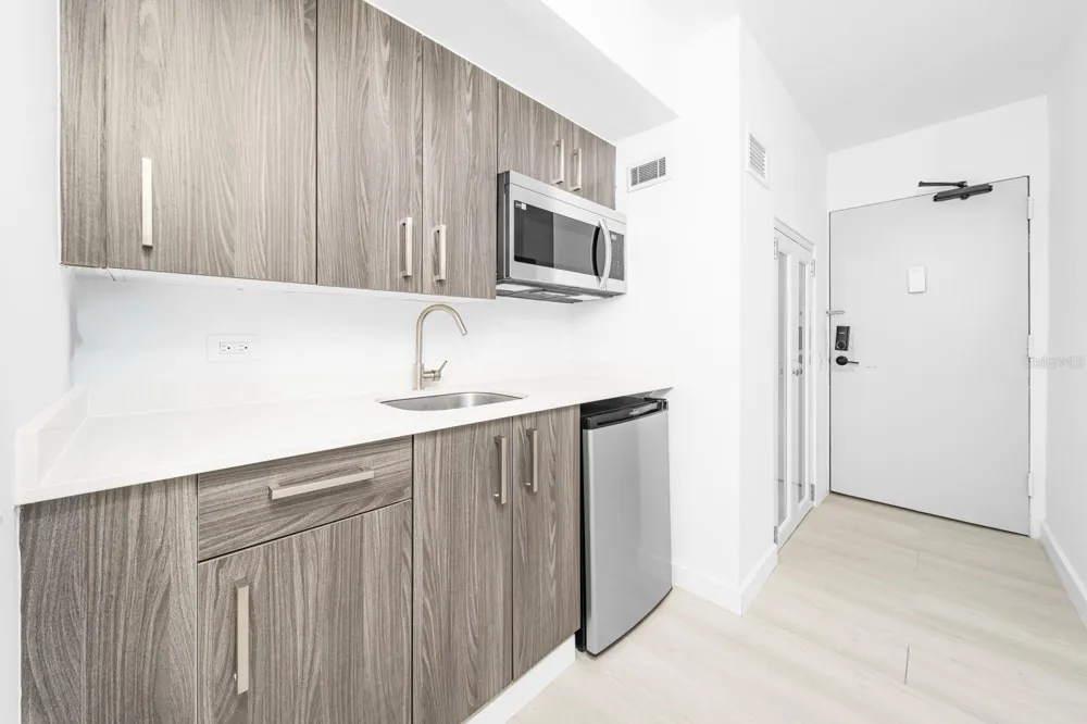6165 AV. ISLA VERDE #659 Carolina, PR 00979