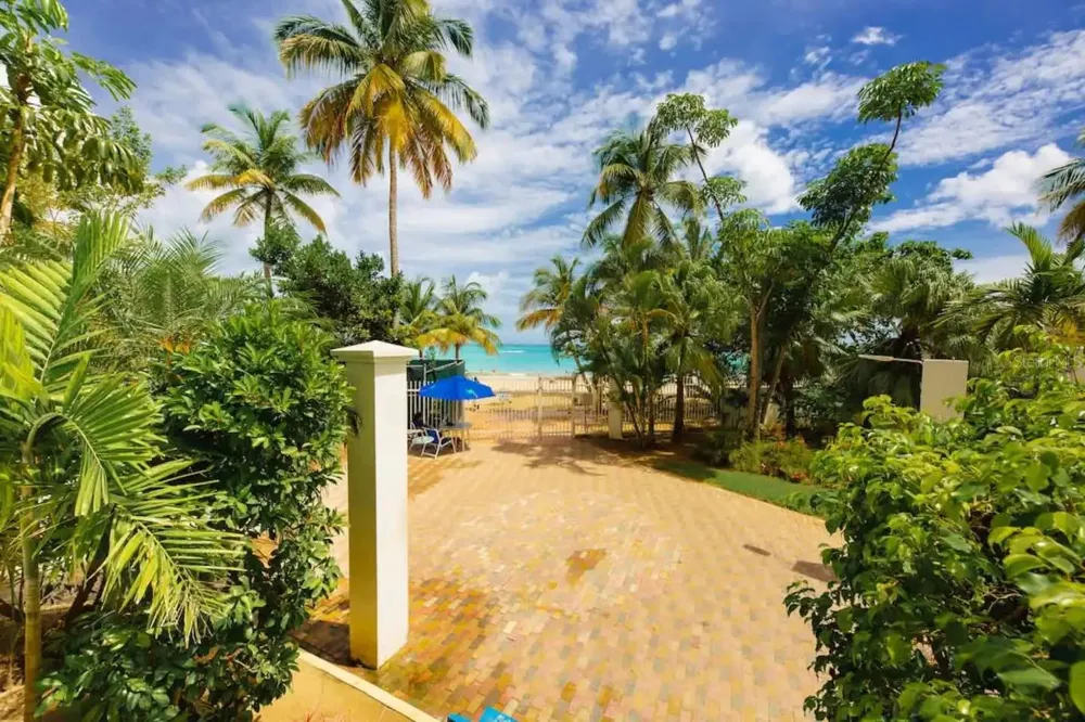 6165 AV. ISLA VERDE #659 Carolina, PR 00979