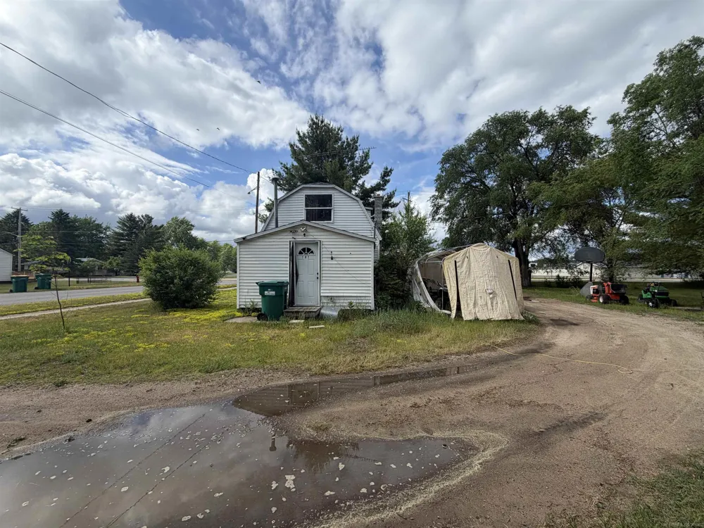 707 W 1ST STREET Gladwin Township, MI 48624