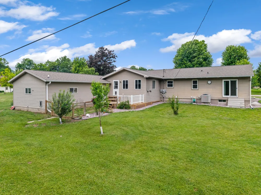 1497 Claudia Avenue La Crescent, MN 55947